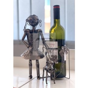 Fém bortartó (nő kutyussal)