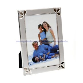 Matt ezüst fém képkeret króm díszítéssel 10x15 cm