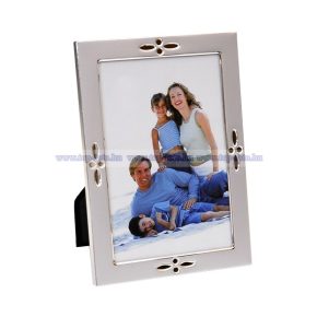 Matt ezüst fém képkeret króm díszítéssel 13x18 cm