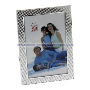 Matt ezüst fém képkeret króm díszítéssel 10x15 cm